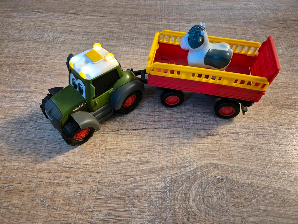 Dickie Fendt Traktor Anhänger Kuh in Langenburg