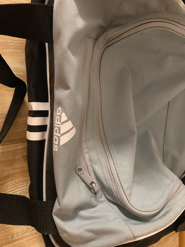 Adidas Sporttasche Reisetasche in Wismar