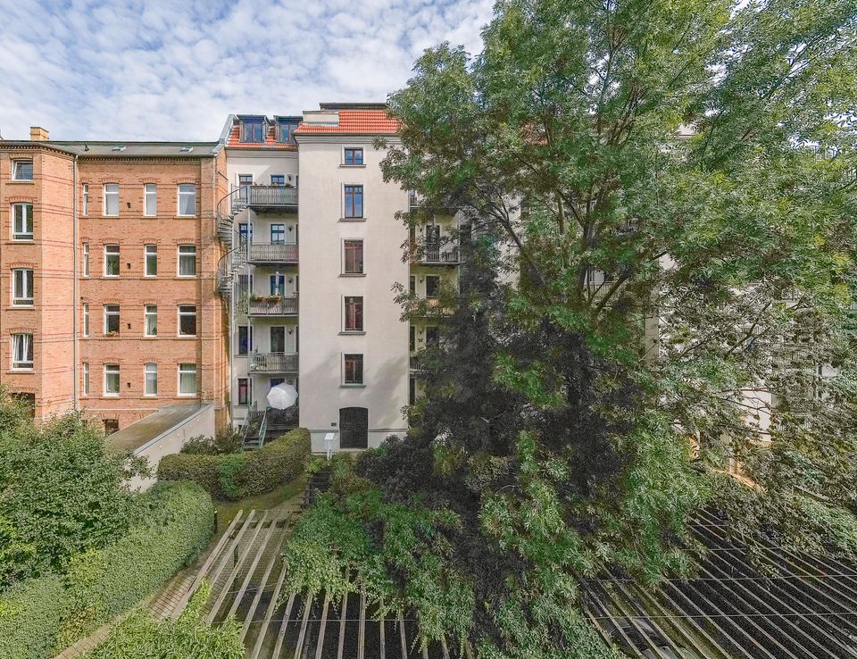 Erdgeschosswohnung mit Gartenanteil, Balkon und Stellplatz direkt am Clara-Zetkin-Park in Leipzig