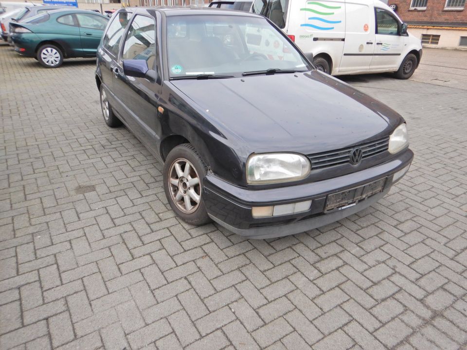 VW Golf III / 1390ccm. 44 KW / Schlachtfest 48 in Neuss