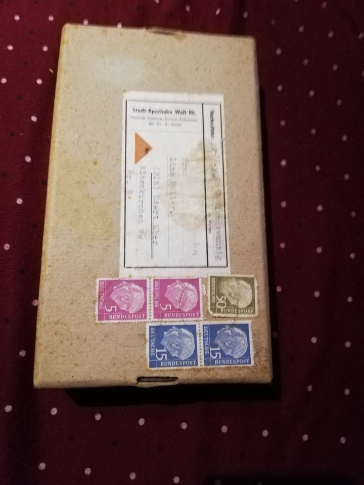 Original Medikamentenkarton mit Theodor Heuss Briefmarken in Leinburg