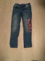 Jeans mit Stickerei Blumen 116 Niedersachsen - Stelle Vorschau