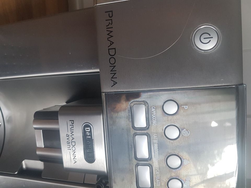 Kaffeevollautomat DeLonghi Prima Donna avant in Grasbrunn