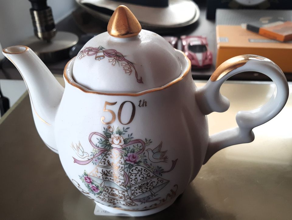 Lefton China 50th Anniversary-Handbemalte Kaffeekanne in Neuburg am Inn