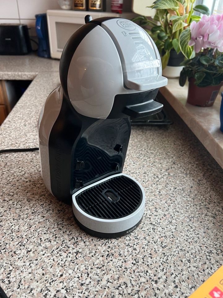 Kaffeekapselmaschine. Krups KP123B Dolce Gusto Maschine Mini Me in Rieden