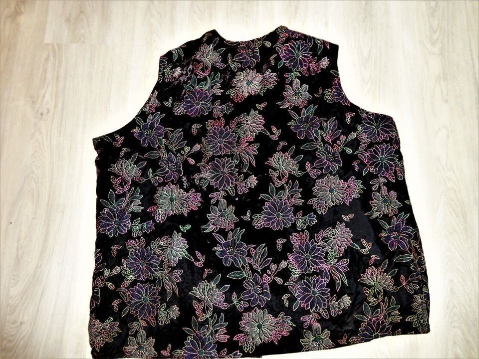 schicke Weste mit Blumenverzierung , Gr. 56/58,  8XL in Bischofswerda