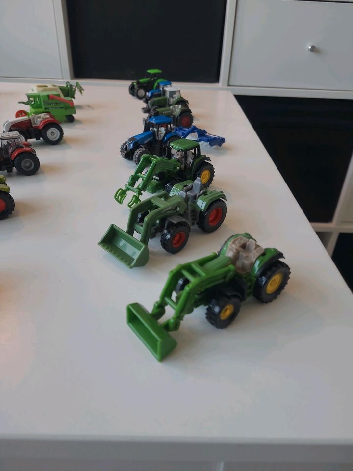 Siku Trecker Traktor Anhänger Landwirtschaftliche Maschinen in Berlin