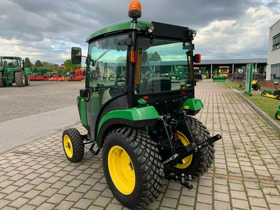 John Deere 2038R Kommunaltraktor, Kompakttraktor in Barsinghausen