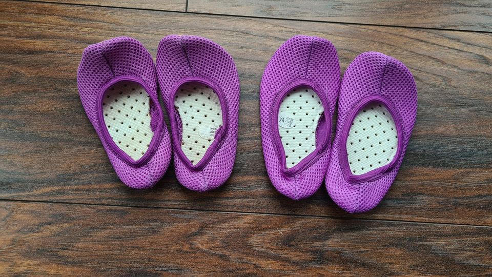 2x Kinder-Gymnastikschuhe Schläppchen von Beck Größe 24 wie Neu in Dallgow