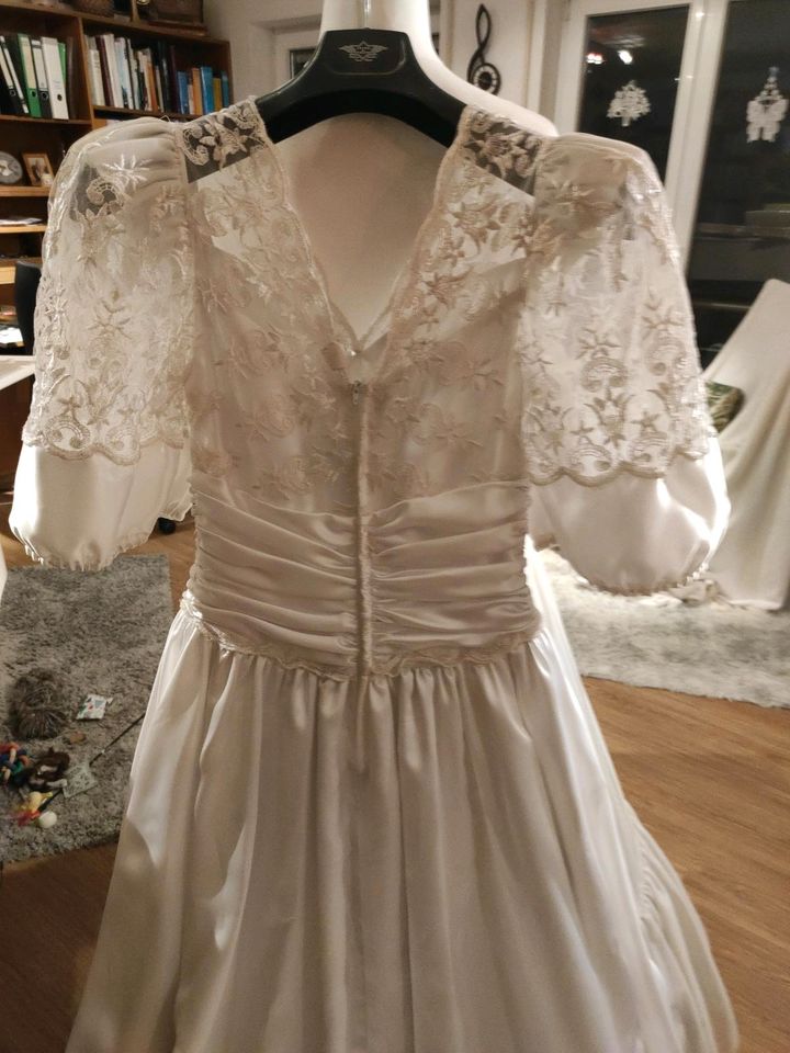 Hochzeitskleid Brautkleid Gr 36. Reifrock, klassisch elegant in Trossingen