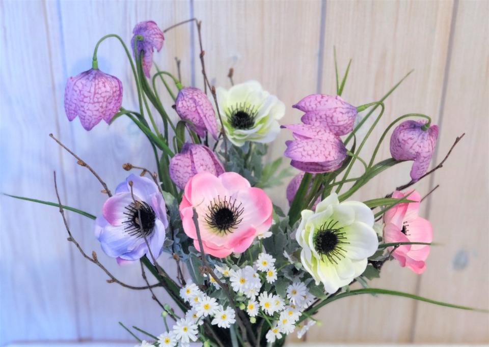 Neu Frühlingsstrauß Ranunkel Schachbrettblume Blumenstrauß in Großbreitenbach