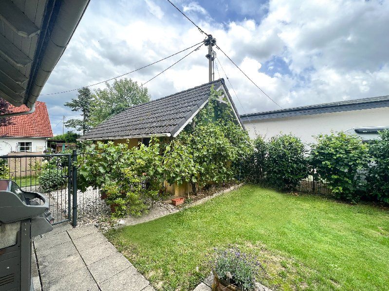 Schönes Landhaus mit Nebengebäude und Teich + Photovoltaik - Erbpacht Windhagen OT in Windhagen