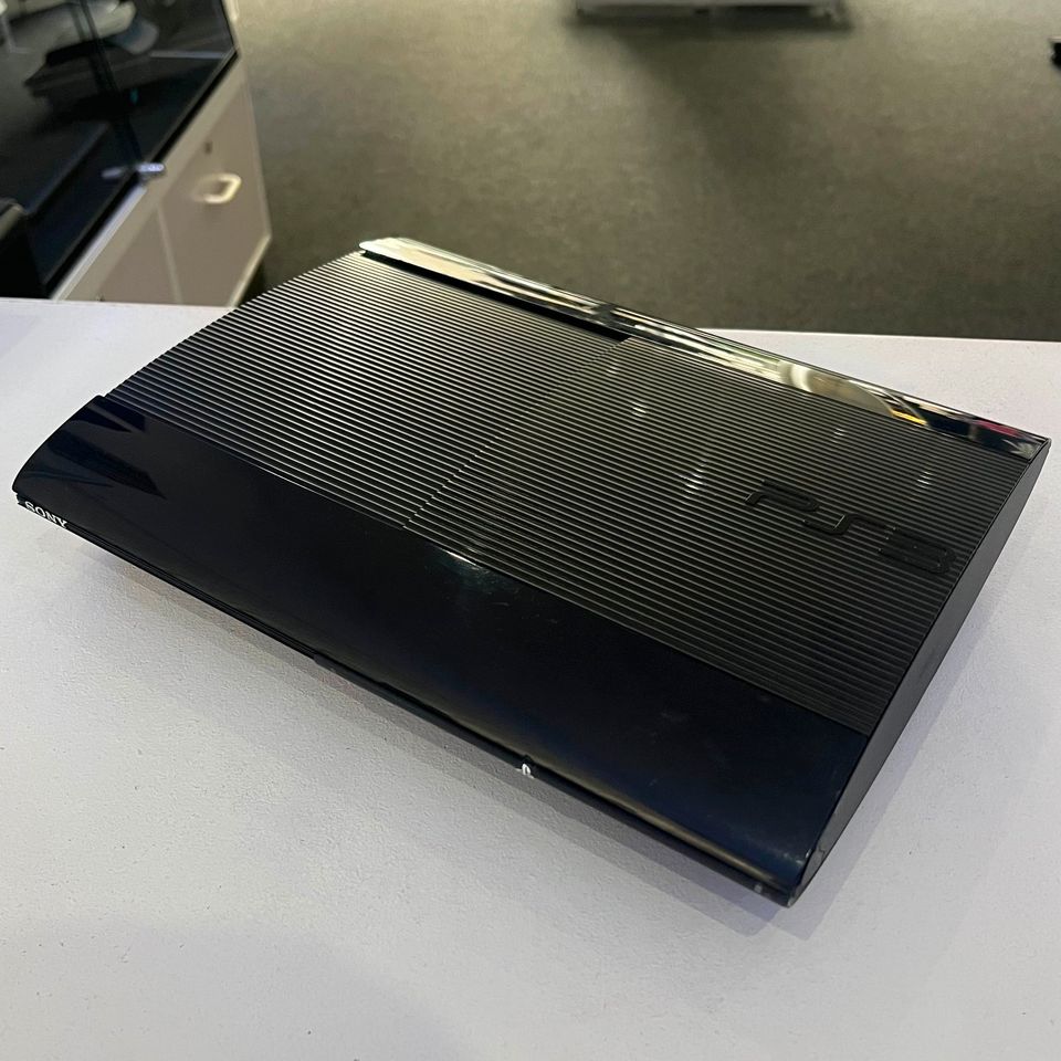 Sony Playstation 3 Super Slim Konsole in Krefeld
