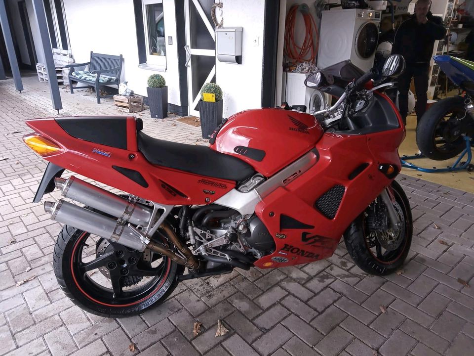 Honda VFR800 in Bad Driburg