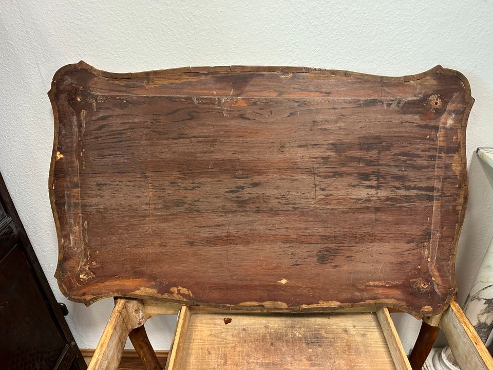 ANTIKER BAROCKTISCH BAROCK TISCH UM 1880 NUSSBAUM PLATTE VOLL INTARSIERT - Versand möglich 79 Euro - Wir sind für Sie da lokal in 86830 Schwabmünchen oder online ARTHOME24 in Schwabmünchen