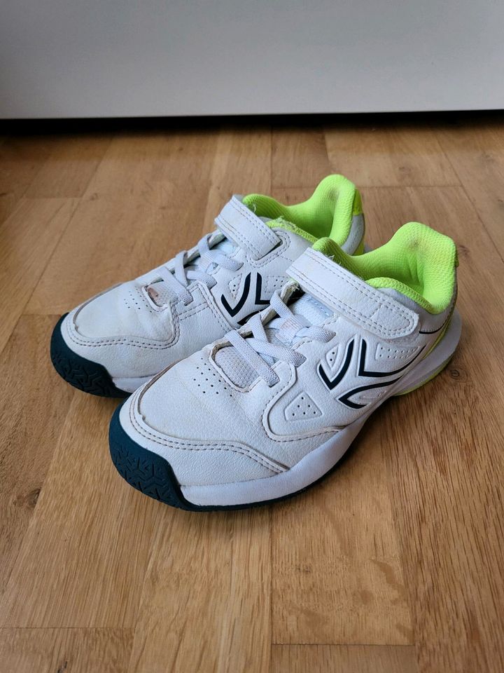 Tennisschuhe Gr. 32 in Frankfurt am Main