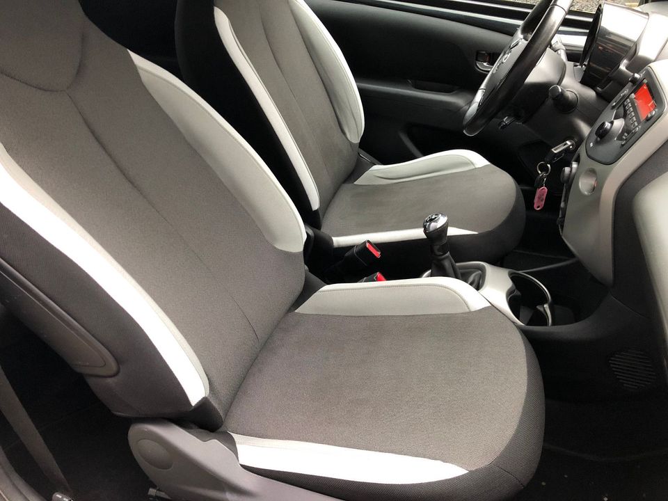 Toyota Aygo X-Play 1-Hand Klima Tempomat USB in Reutlingen