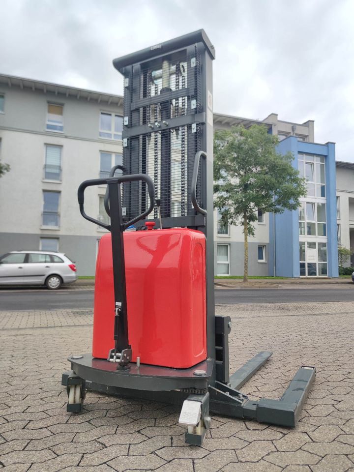 Hochhubwagen Freiträger Hubwagen Elektrohubwagen NUR 166 Std. in Kaarst