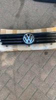 VW Polo III 6N Frontgrill Kühlergrill 6N0853651J Brandenburg - Caputh Vorschau