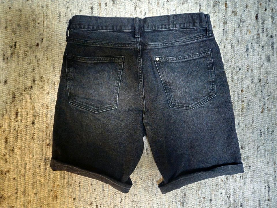 H&M Jeansshorts in Schwarz, Größe 32 in Mandelbachtal