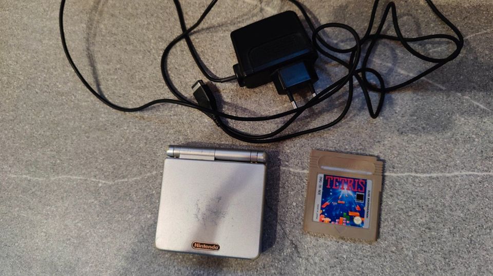 Gameboy Advance SP Konsole + Originales Tetris in Reiskirchen