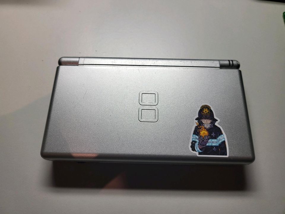 Nintendo DS Lite Silber Mini Defekt in Wilhelmshaven