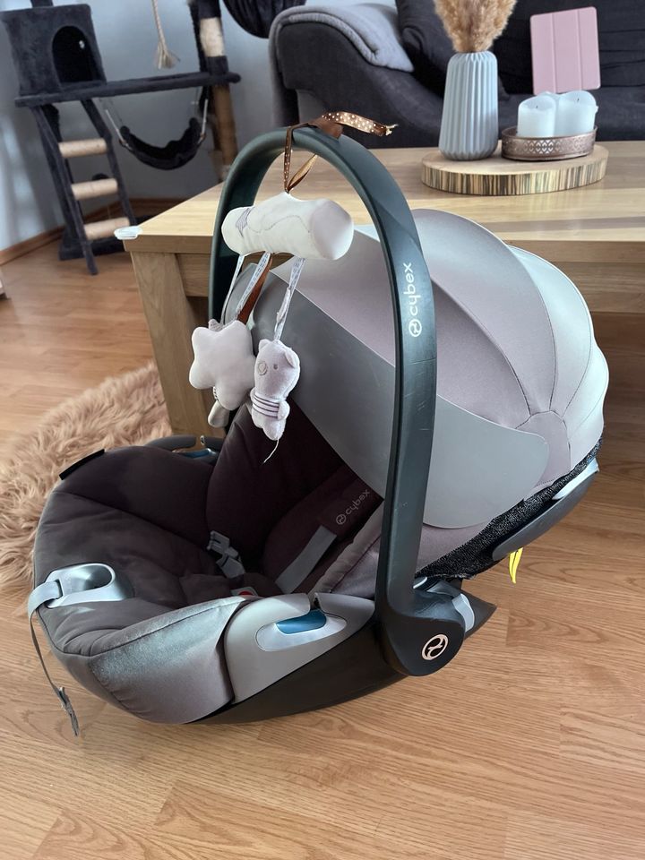 CYBEX ISOFIX Platinum Babyschale + Station in Weener