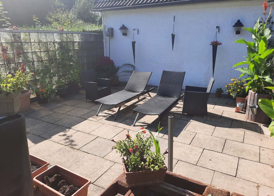 "Viel Platz zum Wohlfühlen!" Charmantes Einfamilienhaus mit moderner Einbauküche, Traumgarten, zwei Gartenterrassen, Gartenhaus, Außenpool, Teich und großem Carport in Herne