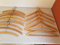 Holzkleiderbügel zum Bemahlen oder zum Kleideraufhängen Rheinland-Pfalz - Ludwigshafen Vorschau