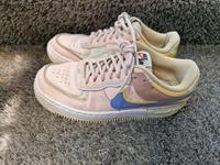 Nike Air Force 1 rosa, bunt Sneaker Turnschuhe Gr. 40 München - Ramersdorf-Perlach Vorschau