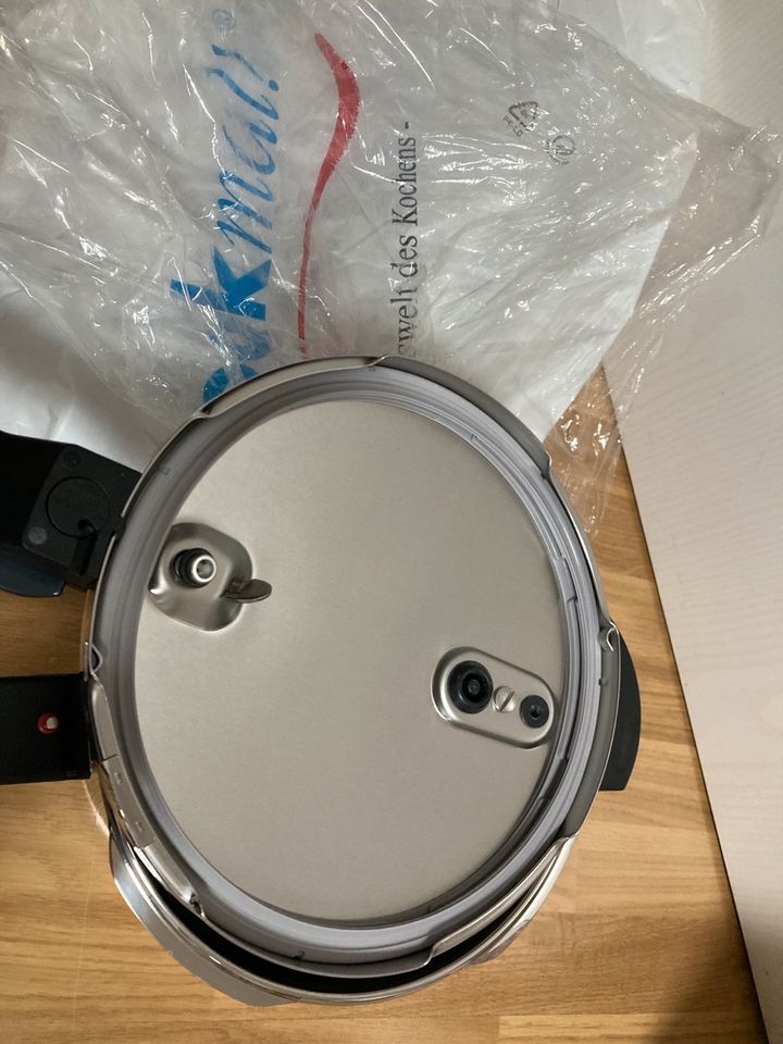 Fissler Vitaquick Premium Neu Schnellkochtopf 8 Liter 26 cm. in Kaiserslautern