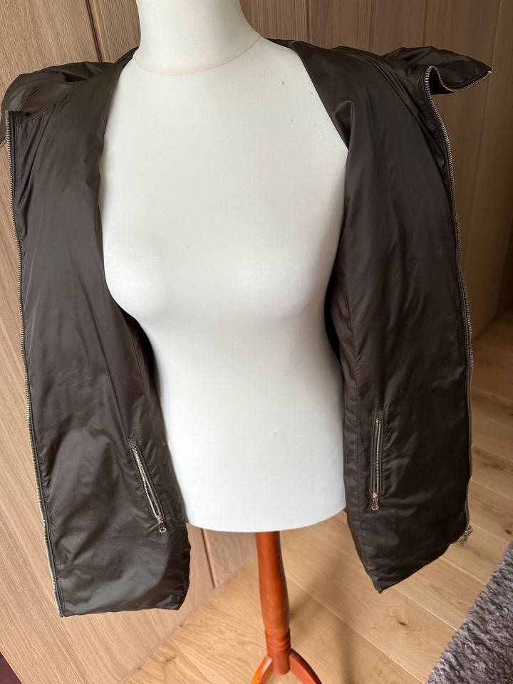 Massimo Dutti leichten Mantel Gr XL passt zu L Olive Farbe in Neufahrn