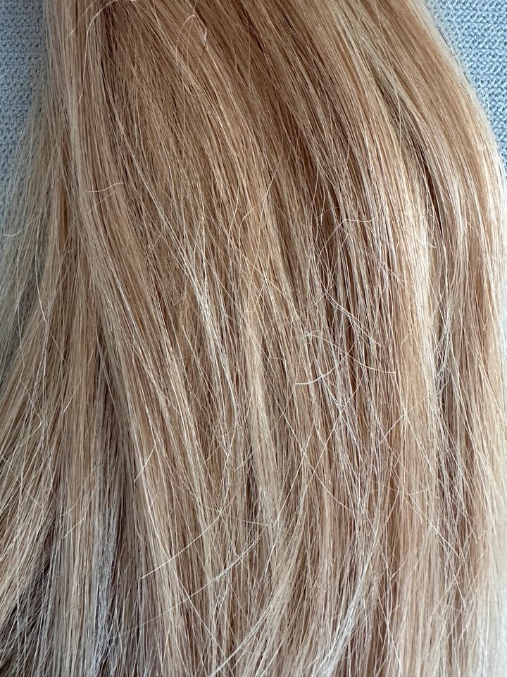 Haarverlängerung- Tape Blond ECHTHAAR in Düsseldorf