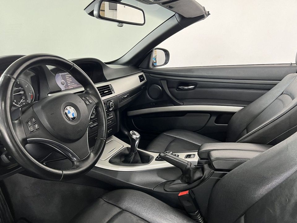 BMW 320d Cabrio Navi Leder Xenon Memory PDC Klima in Duisburg