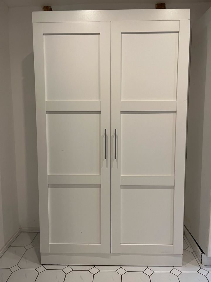 Garderobe mit Doppeltür und ausziehbarer Schuhschublade in Schwäbisch Hall
