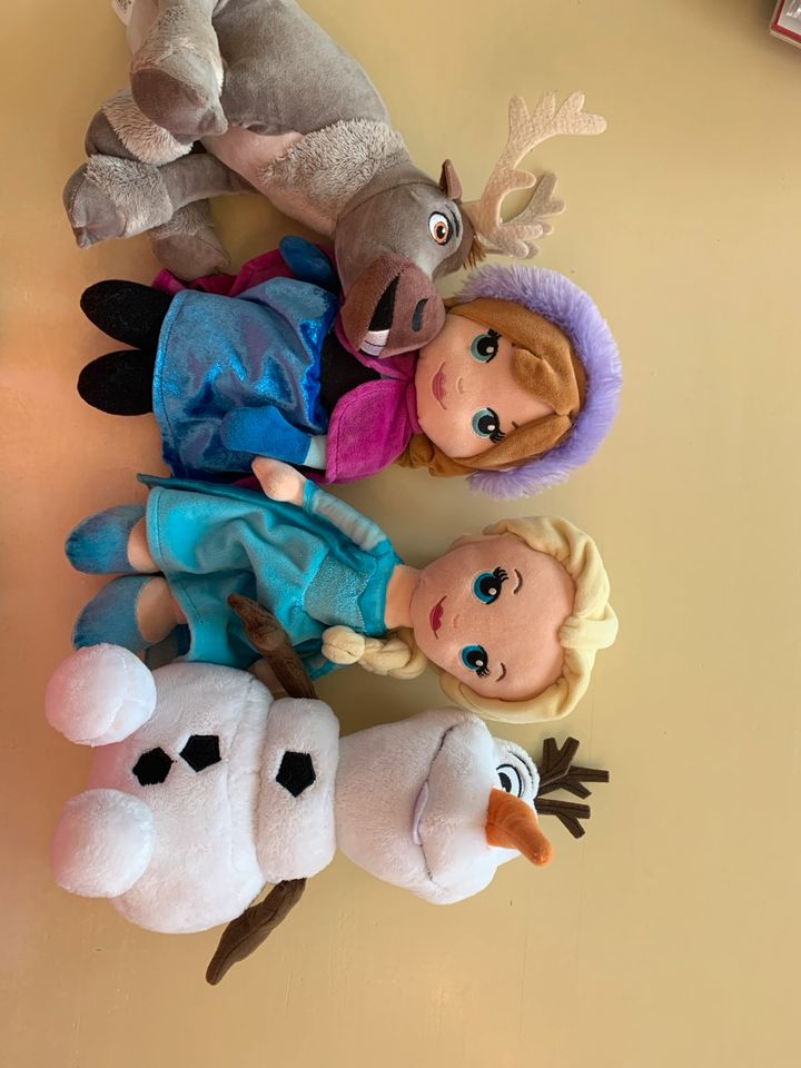 Elsa, Anna, Olaf, Sven Puppe in Langenselbold