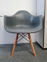 4 Stühle mit Armlehnen // Design Klassiker Nachbau Findorff - Weidedamm Vorschau