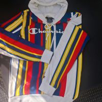 Champion Pulli Gr. S  Kapuze Top Zustand! Hessen - Hanau Vorschau