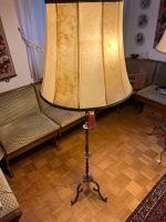 Stehlampe antik mit Ständer aus Metall Hessen - Eschborn Vorschau