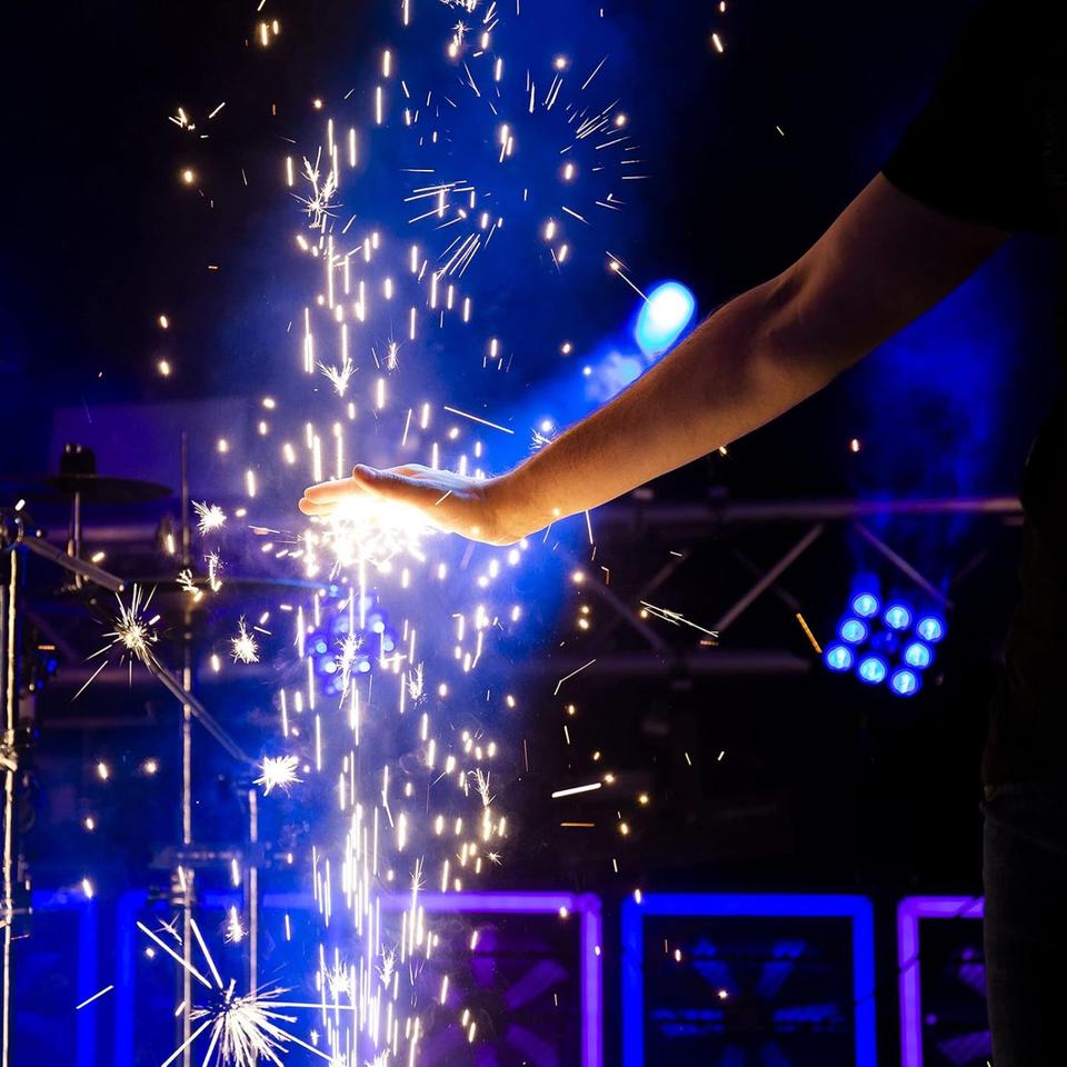Kaltfeuerwerk Kaltfunken Feuerwerk Hochzeitstanz Event in Bodenheim