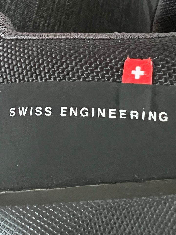 ON Schuhe Neu Swiss Engineering  Gr 39 in Hermannsburg