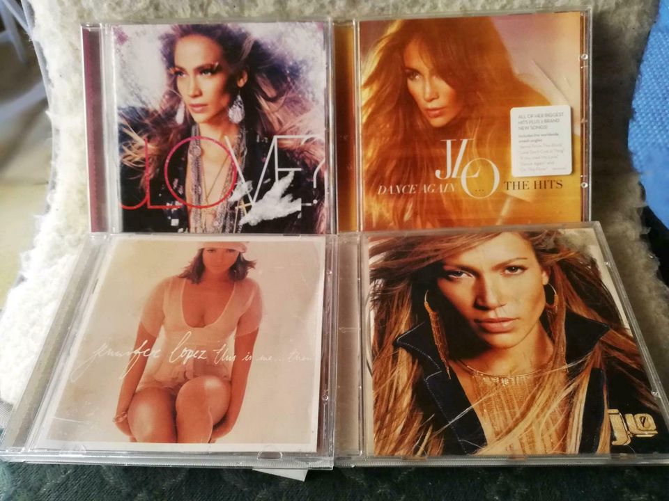 Jennifer Lopez - diverse Alben in Oelixdorf