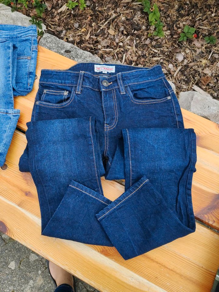 Jeans, Gr. 152 in Holle