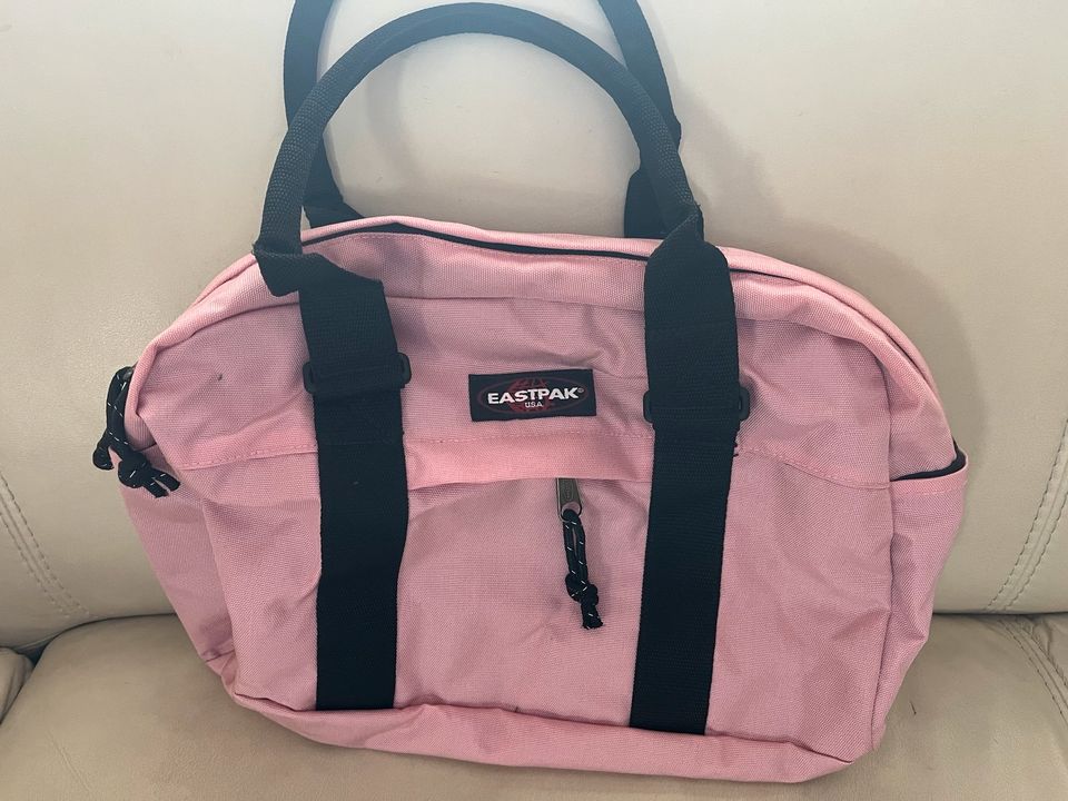 kleine rosa Sporttasche EASTPAK in Bretten