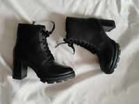 Schnürstiefelette schwarz Leder Tamaris 40 Absatz Heels Plateau Niedersachsen - Lachendorf Vorschau