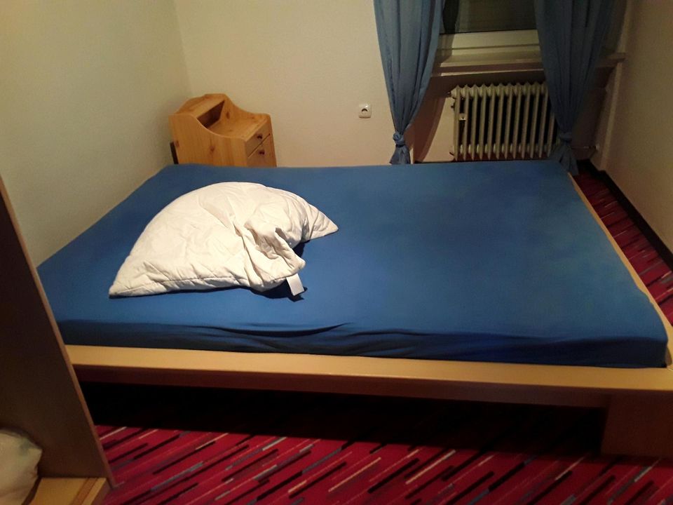 Futonbett mit Matratze in Rotthalmünster