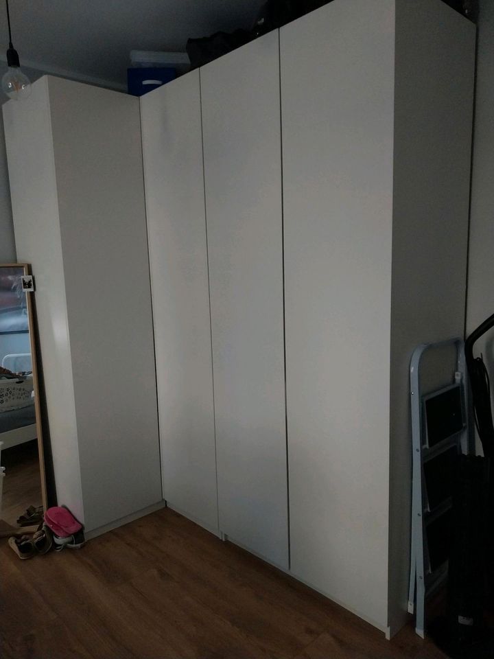 PAX IKEA Kleiderschrank in Solingen