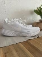 Nike Running Sneaker Schuhe weiß Gr. 42 Hessen - Villmar Vorschau