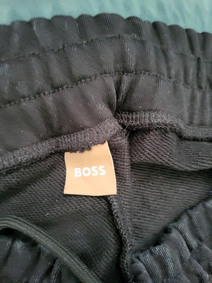 Hugo Boss Hose Jogginghose Gr.M  Oversize Joggeer Herren in Hamburg