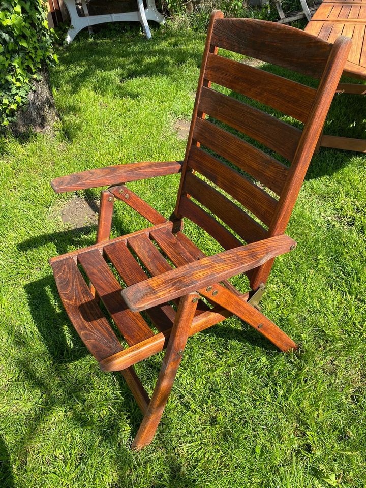 Teak Holz Gartenmöbelset: Gartentisch mit 4 Stühlen in Bretten